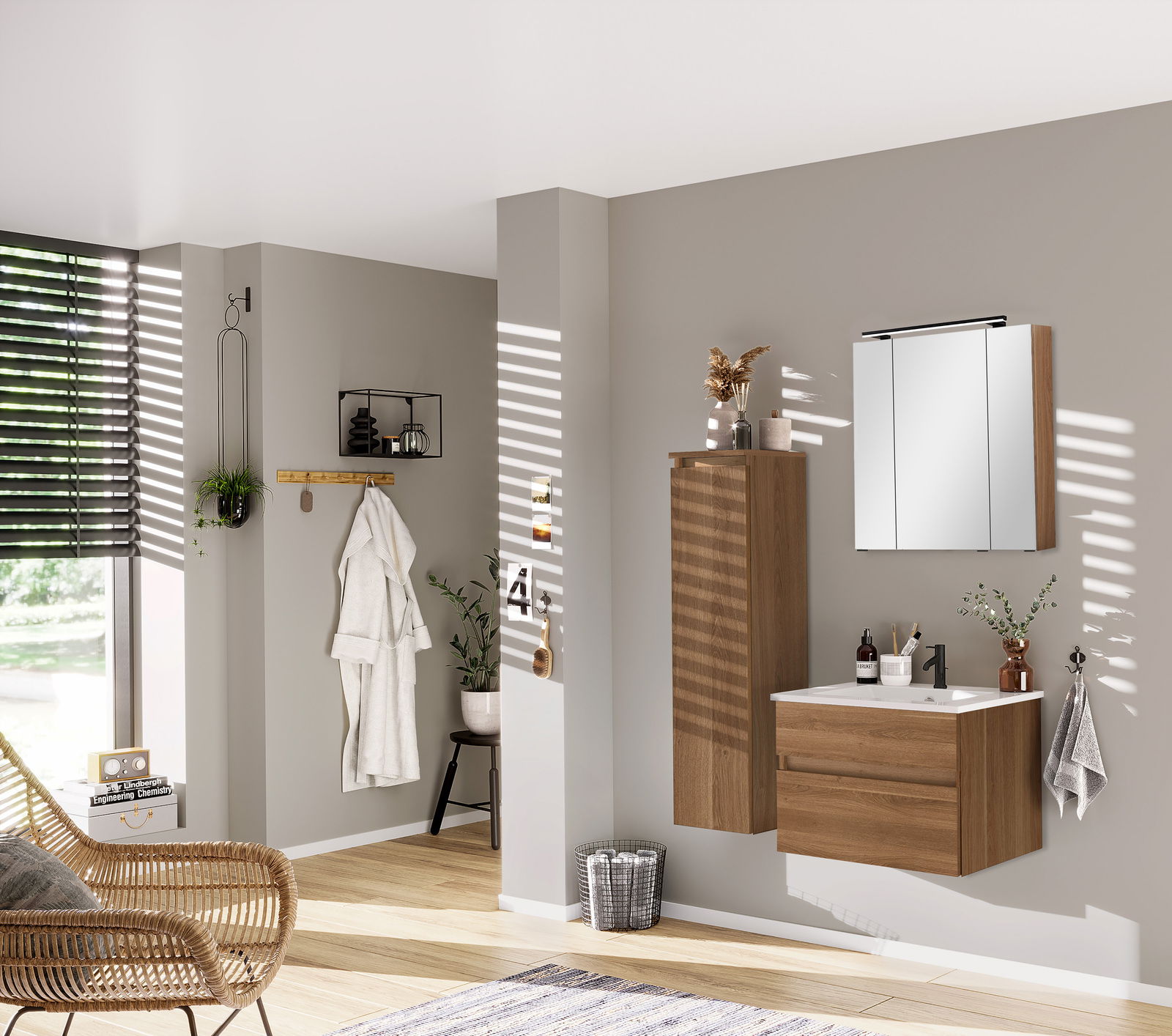 Novel Mittelschrank links NV.210 Moderner Badezimmer-Mittelschrank in Holzoptik, links neben einem Waschbeckenunterschrank, aus seitlicher Perspektive fotografiert.