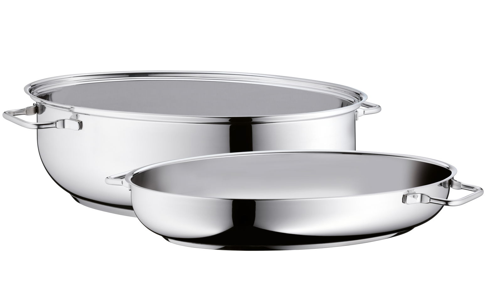 Zwei glänzende Edelstahlbräter mit Metalldeckel, seitliche Perspektive