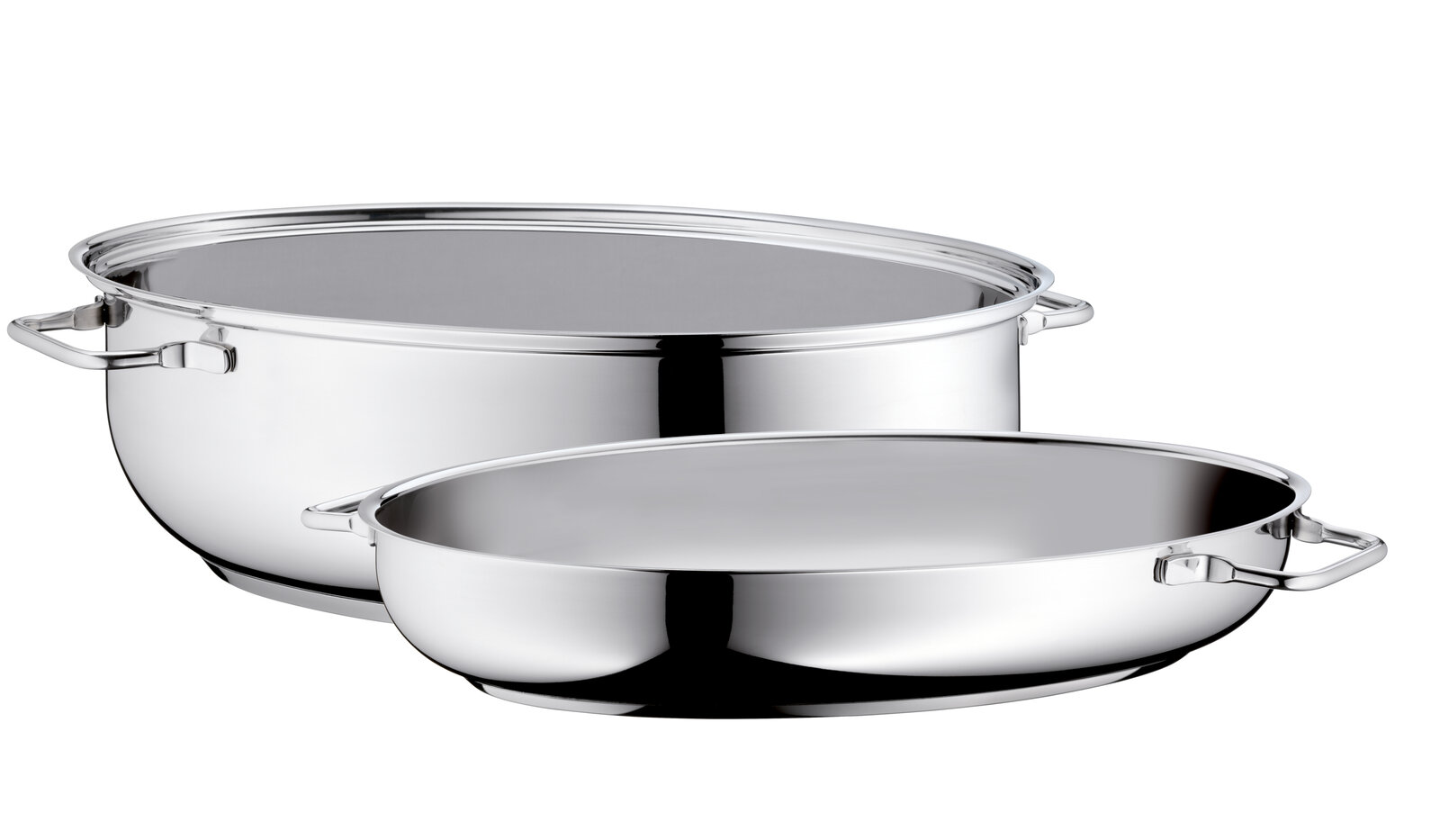 Zwei glänzende Edelstahlbräter mit Metalldeckel, seitliche Perspektive