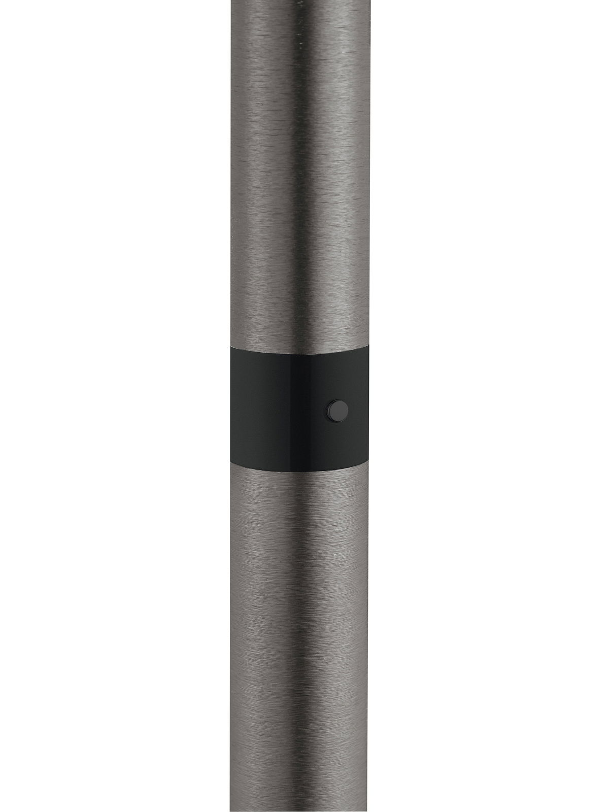 Nahaufnahme eines Teils der Stehleuchte ANDY mit metallischer Oberfläche und schwarzem Akzent.