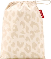 Beiger Reisenthel Zugbeutel mit Leopardenmuster und Kordelzug, Frontansicht vor weißem Hintergrund