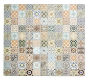 Bunte Herdblende mit Mosaikmuster aus verschiedenen geometrischen und floralen Designs, Draufsicht.