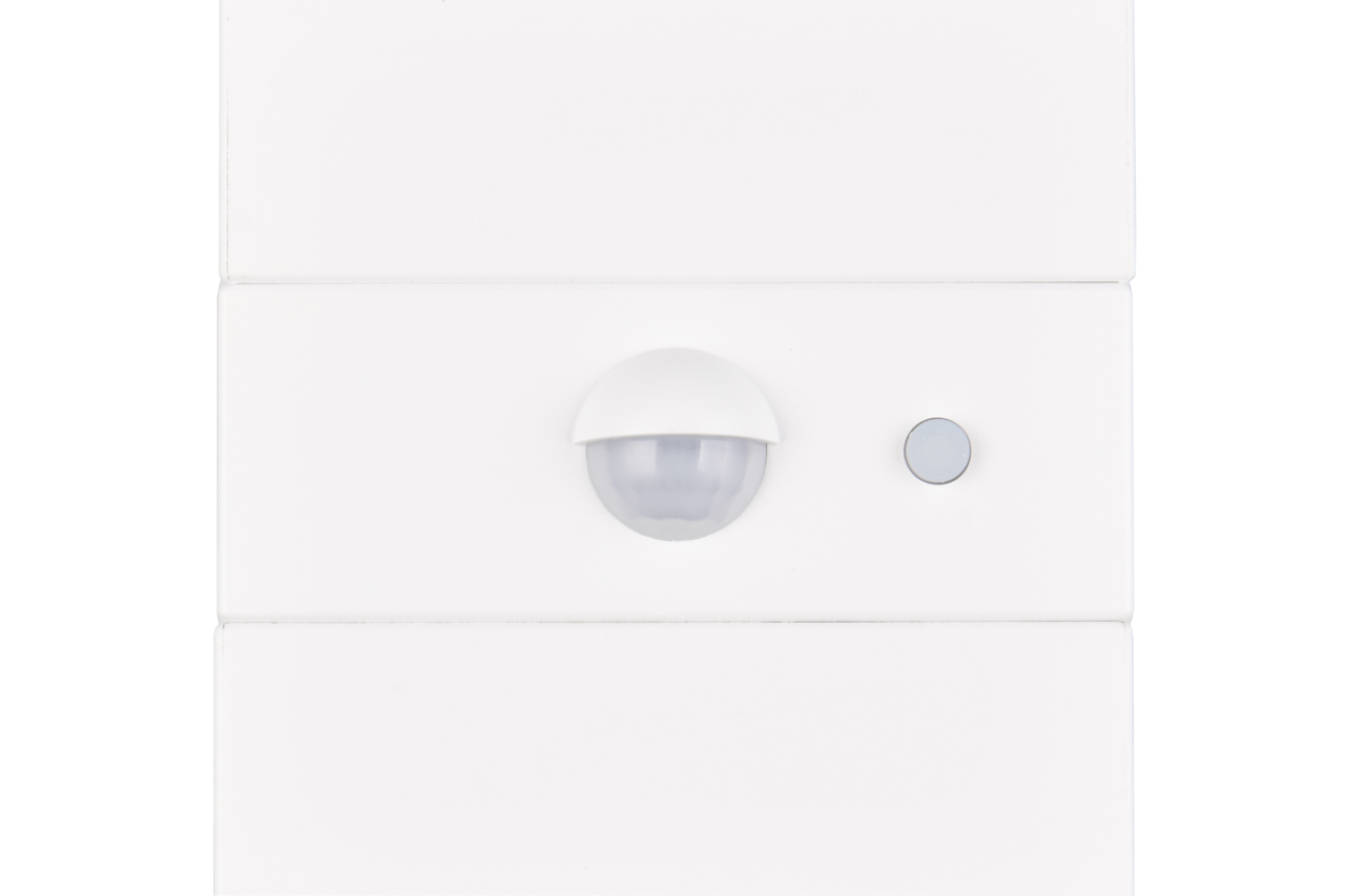 Frontansicht einer weißen LED-Solar-Außenwandleuchte mit Bewegungssensor und Schalter.