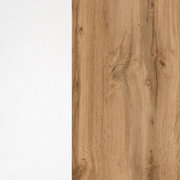 Nahaufnahme von zwei nebeneinander liegenden Oberflächen: links eine glatte, weiße Fläche und rechts eine Holzoberfläche mit natürlicher Maserung.