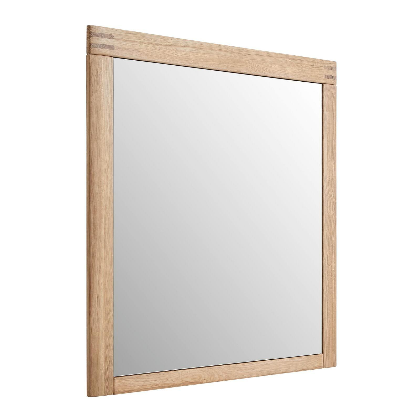 Moderner rechteckiger Spiegel mit Holzrahmen, seitliche Perspektive