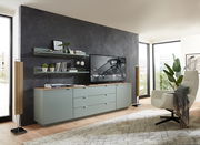 Modernes TV-Sideboard in einem stilvollen Wohnzimmer, seitliche Perspektive.