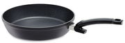 Pfanne Adamant Comfort 24cm, seitliche Perspektive, schwarze Antihaftbeschichtung, ergonomischer Griff
