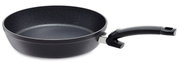 Pfanne Adamant Comfort 24cm, seitliche Perspektive, schwarze Antihaftbeschichtung, ergonomischer Griff