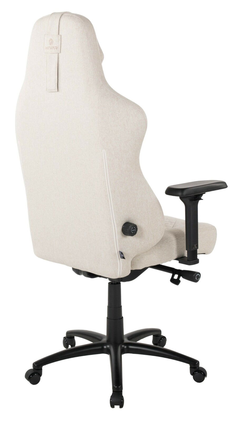 Rückansicht eines beigen Gaming-Stuhls mit verstellbaren Armlehnen und schwarzem Fußkreuz.