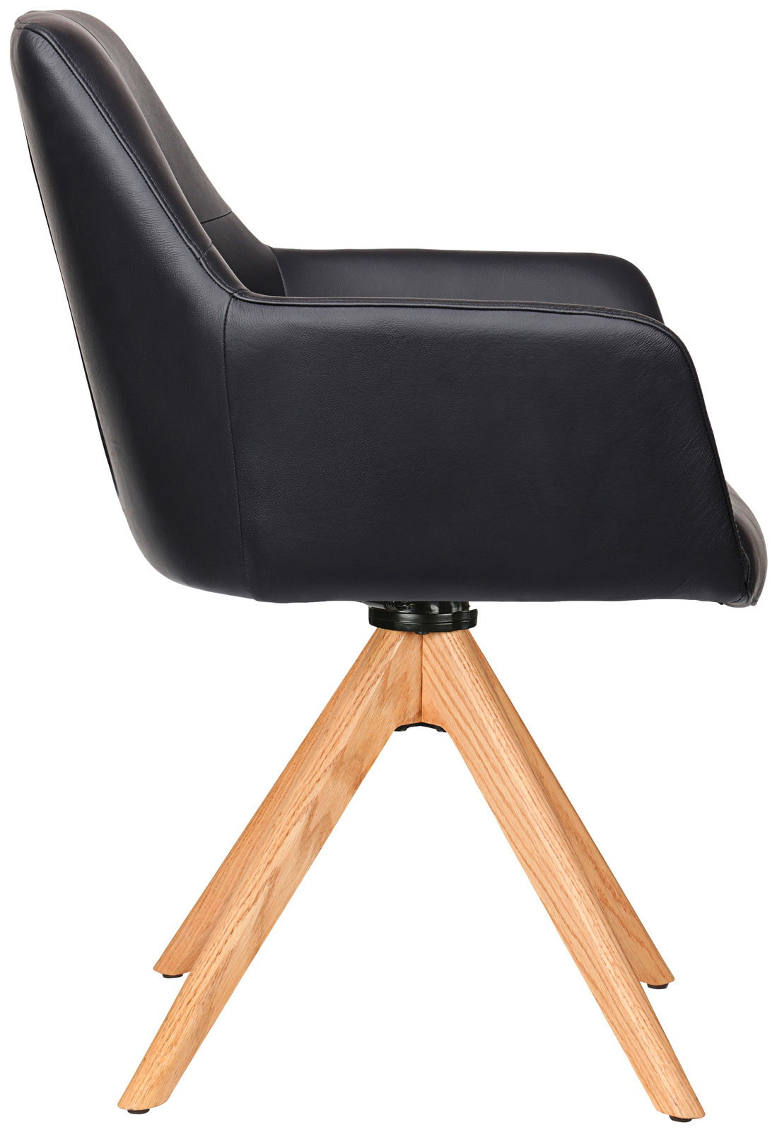 Seitliche Ansicht eines modernen Armlehnstuhls mit schwarzem Polster und Holzbeinen.