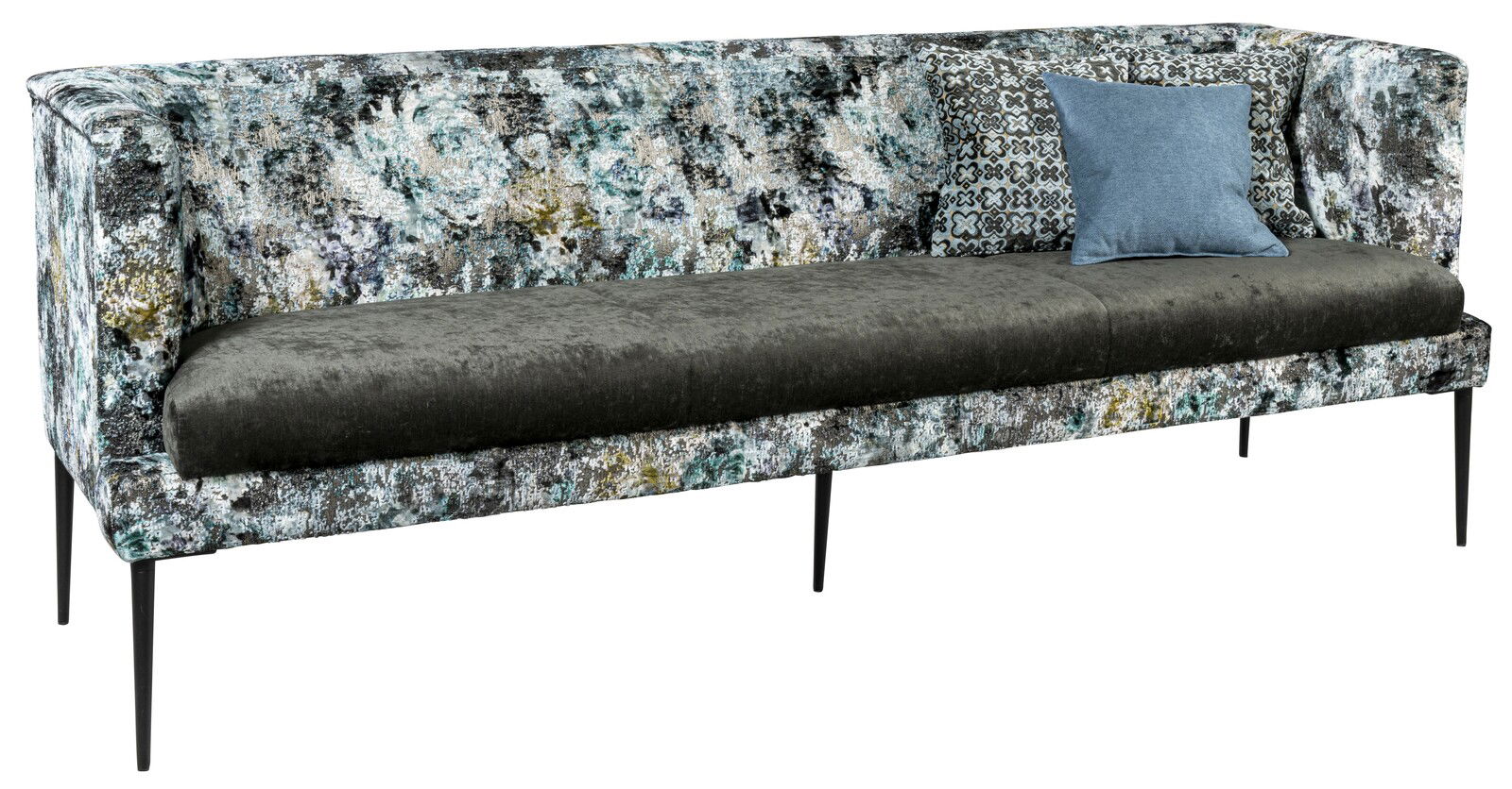 Moderne Bank mit abstraktem Muster und einem blauen Kissen, seitliche Perspektive
