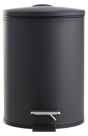 Schwarzer Treteimer mit 3 Litern Fassungsvermögen, frontal fotografiert. Der Eimer hat einen Deckel und ein Pedal zum Öffnen.