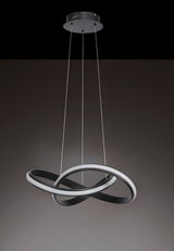 Moderne Pendelleuchte SALO mit zwei ineinander verschlungenen LED-Ringen, von unten betrachtet.