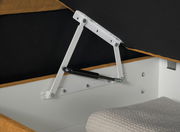 Nahaufnahme eines Boxspringbett-Mechanismus mit Gasdruckfeder und Metallrahmen, seitliche Perspektive