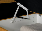 Nahaufnahme eines Boxspringbett-Mechanismus mit Gasdruckfeder und Metallrahmen, seitliche Perspektive