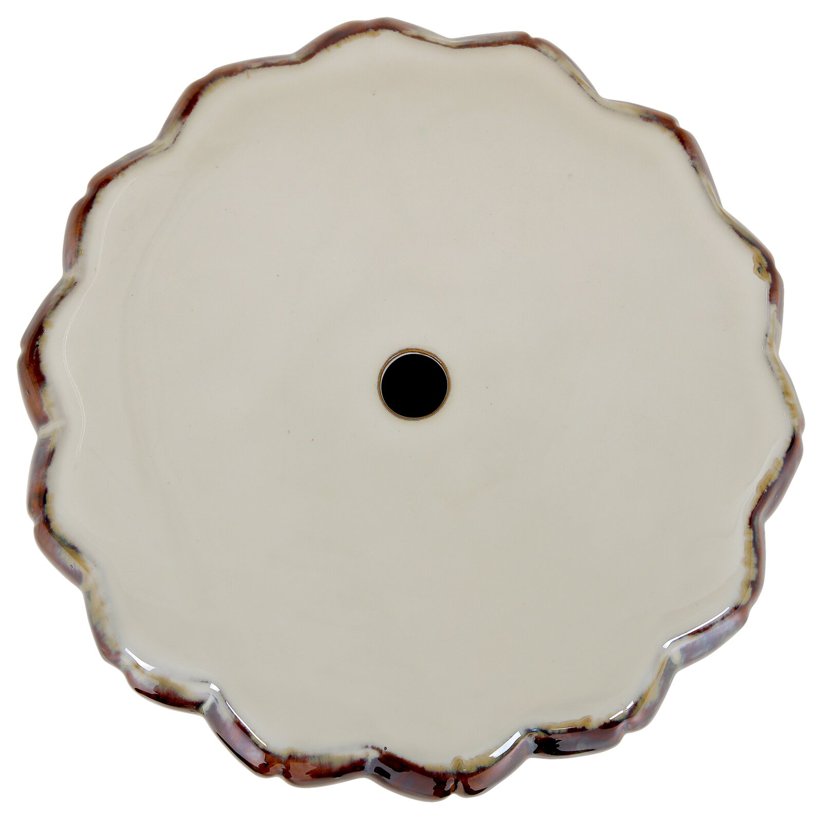 Runde, wellenförmige Schale/Platte in Cremeweiß mit braunem Rand und kleinem Loch in der Mitte, Draufsicht (Top-Down) auf weißem Hintergrund