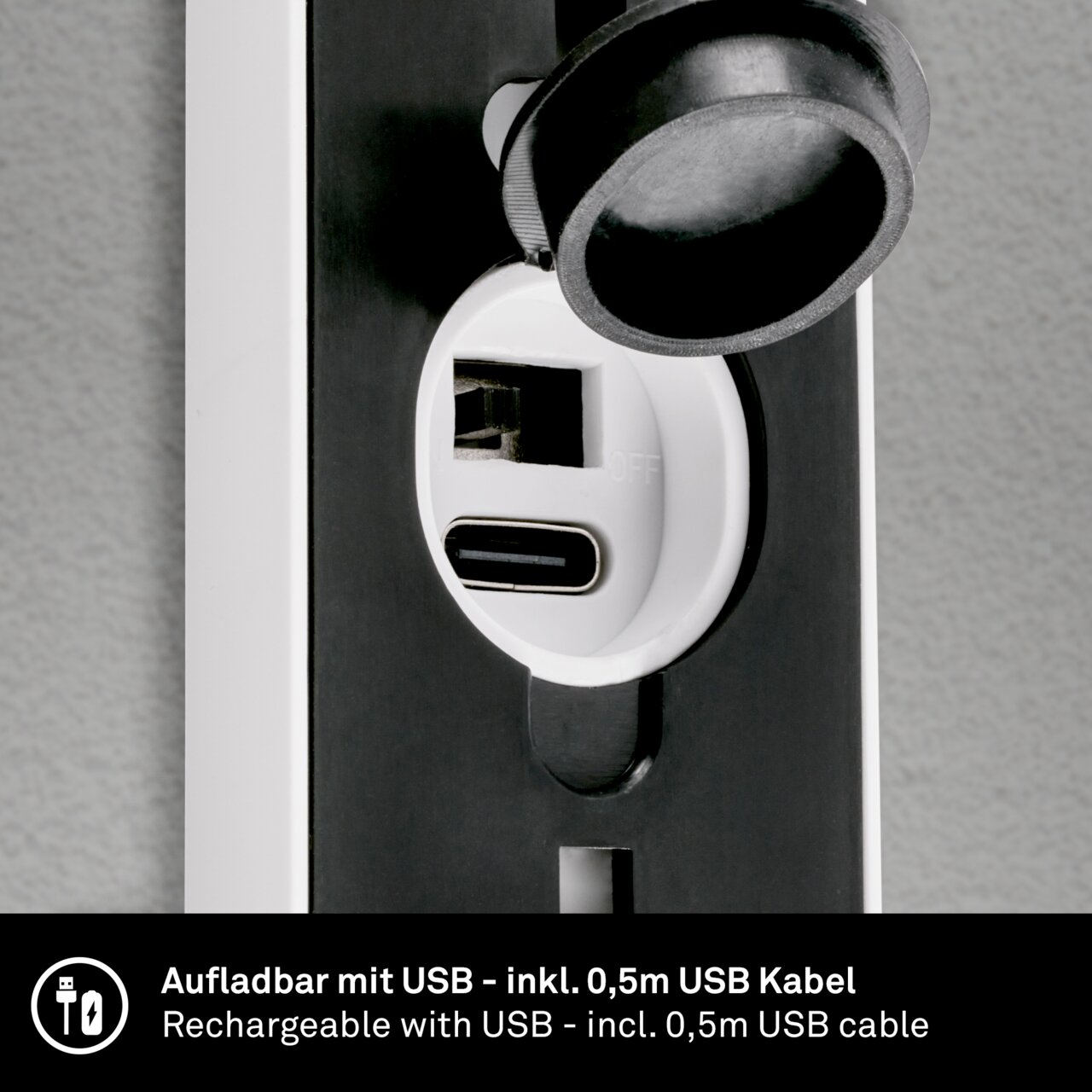 Nahaufnahme einer Akku-Außenwandleuchte mit USB-Anschluss, seitliche Perspektive