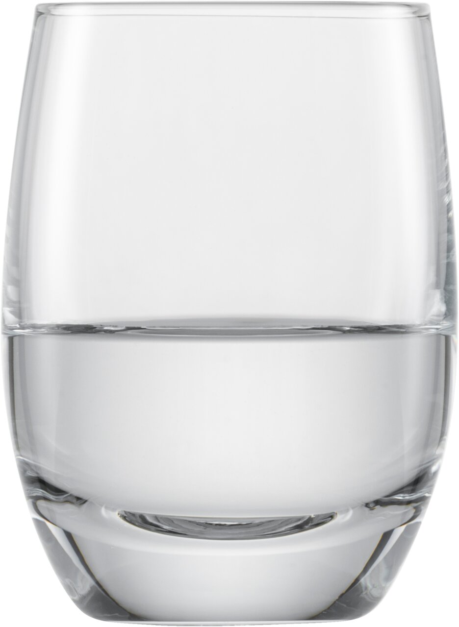 Klares Schnapsglas aus Glas, frontal fotografiert