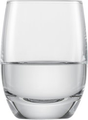 Klares Schnapsglas aus Glas, frontal fotografiert