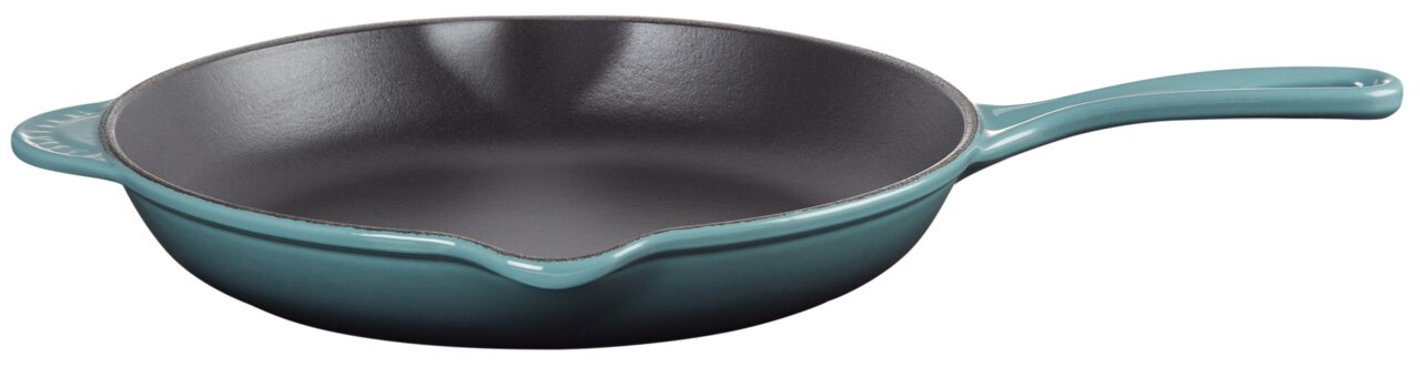 Pfanne 26cm Ocean in seitlicher Perspektive mit blauem Äußeren und schwarzem Innenraum