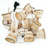 Girlande mit geflochtenen Lampenschirmen aus Naturmaterialien, Draufsicht