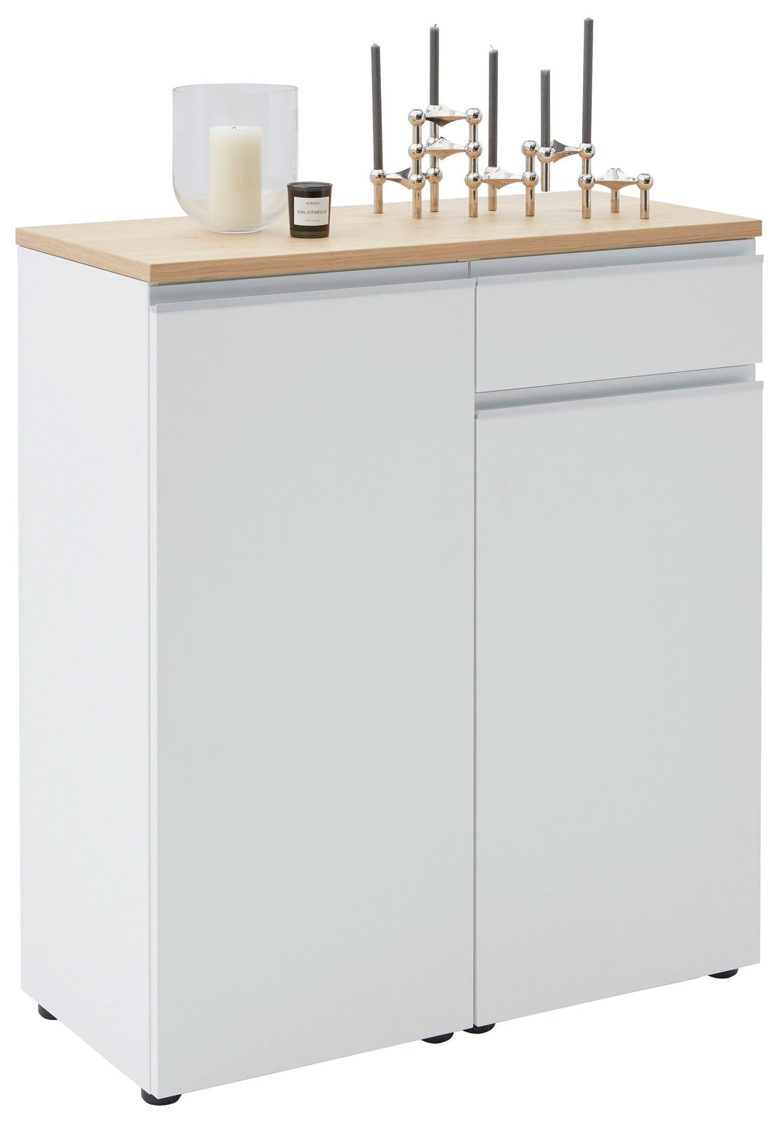 Weiße Kombi-Kommode mit Holzplatte, dekoriert mit Kerzen und Kerzenhaltern, seitliche Perspektive