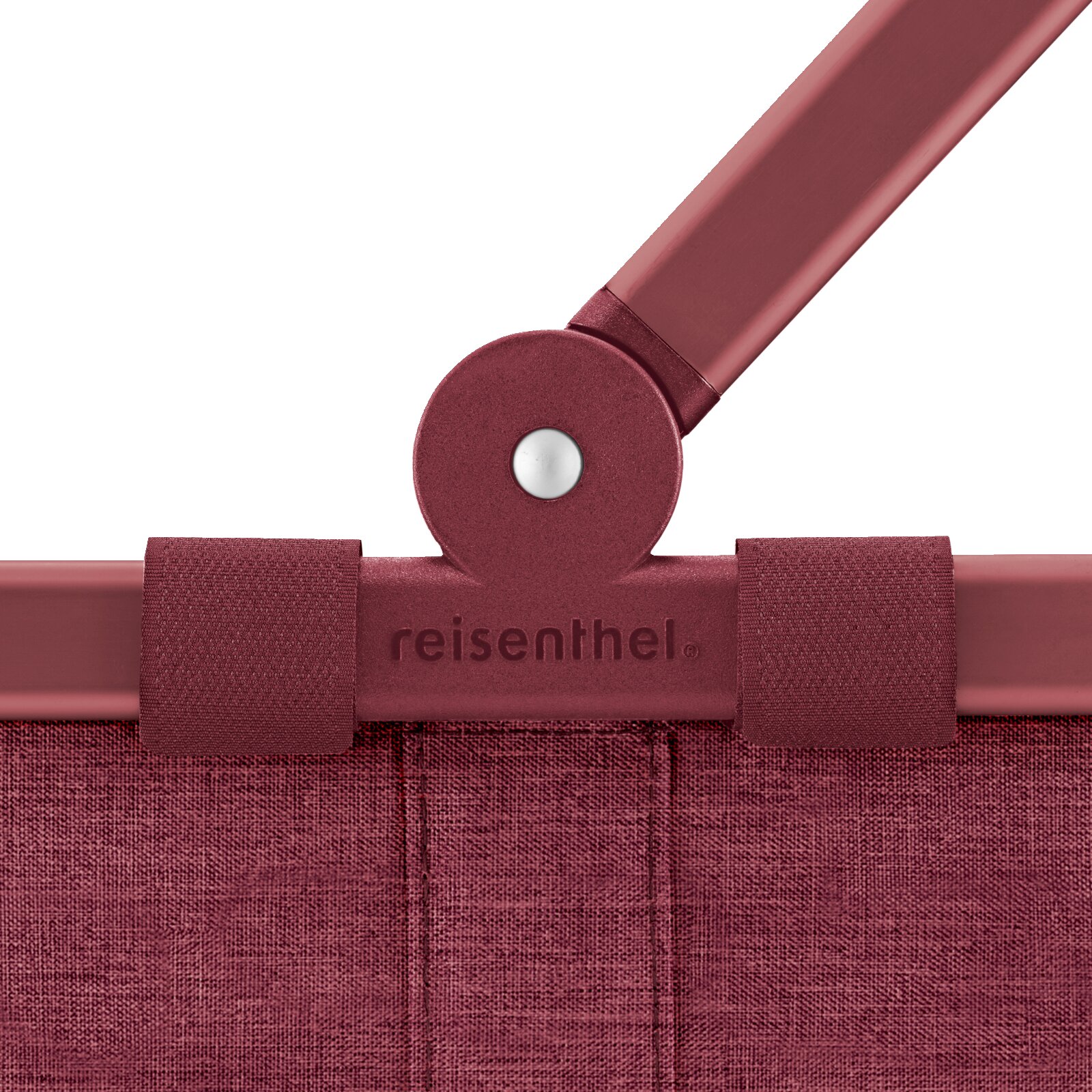 Close-up van een rode draagmand met het logo 'reisenthel' op de voorkant.
