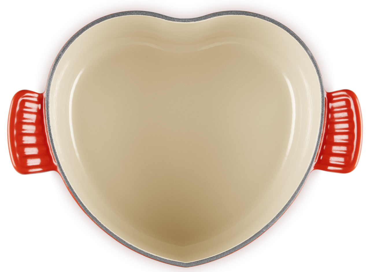 Herzförmiger Bräter in Kirschrot, Draufsicht