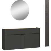 Garderobe Set 4 bestehend aus einem runden Spiegel, einem schwarzen Wandpaneel mit Haken und einem schwarzen Schrank mit zwei Türen, frontal betrachtet.
