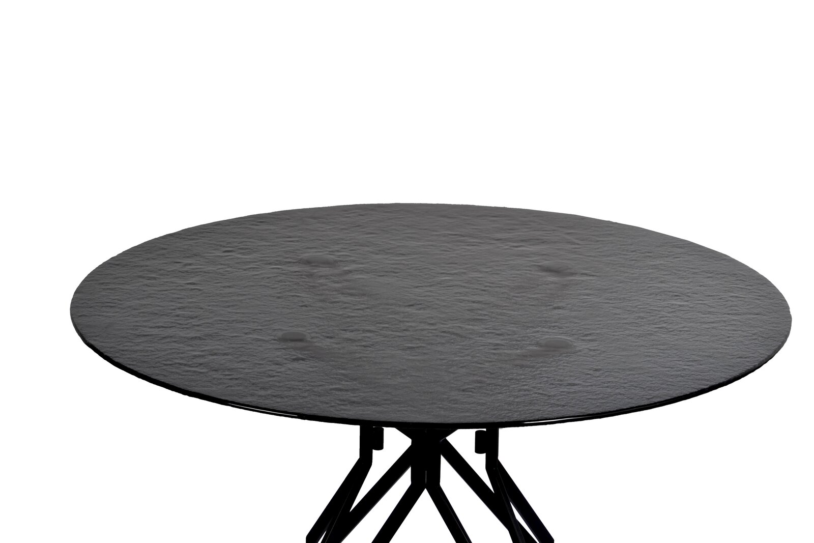 Runder Esstisch mit schwarzer, strukturierter Tischplatte und modernen Metallbeinen, seitliche Perspektive
