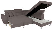Ecksofa in Grau mit Stauraum, von schräg vorne betrachtet, mit hochgeklapptem Sitzteil.