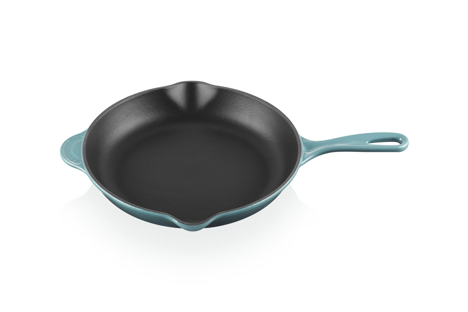 LE CREUSET Pfanne 26cm Tradition OCEAN Pfanne 26cm Ocean in blauer Farbe, aus Gusseisen, mit seitlichem Ausguss und langem Griff, Ansicht von oben