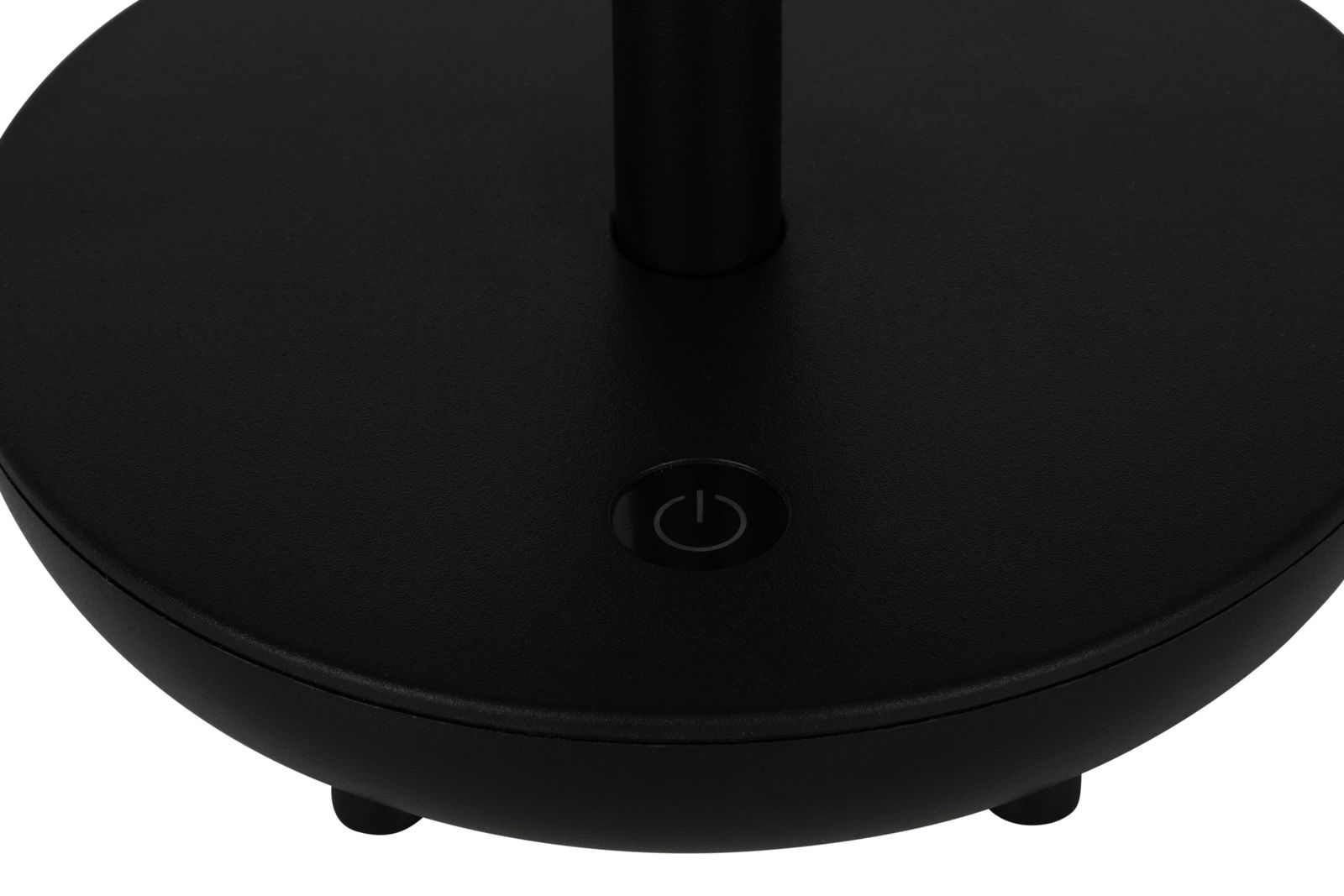 Nahaufnahme der Basis einer schwarzen Solarleuchte mit einem Ein-/Ausschalter.