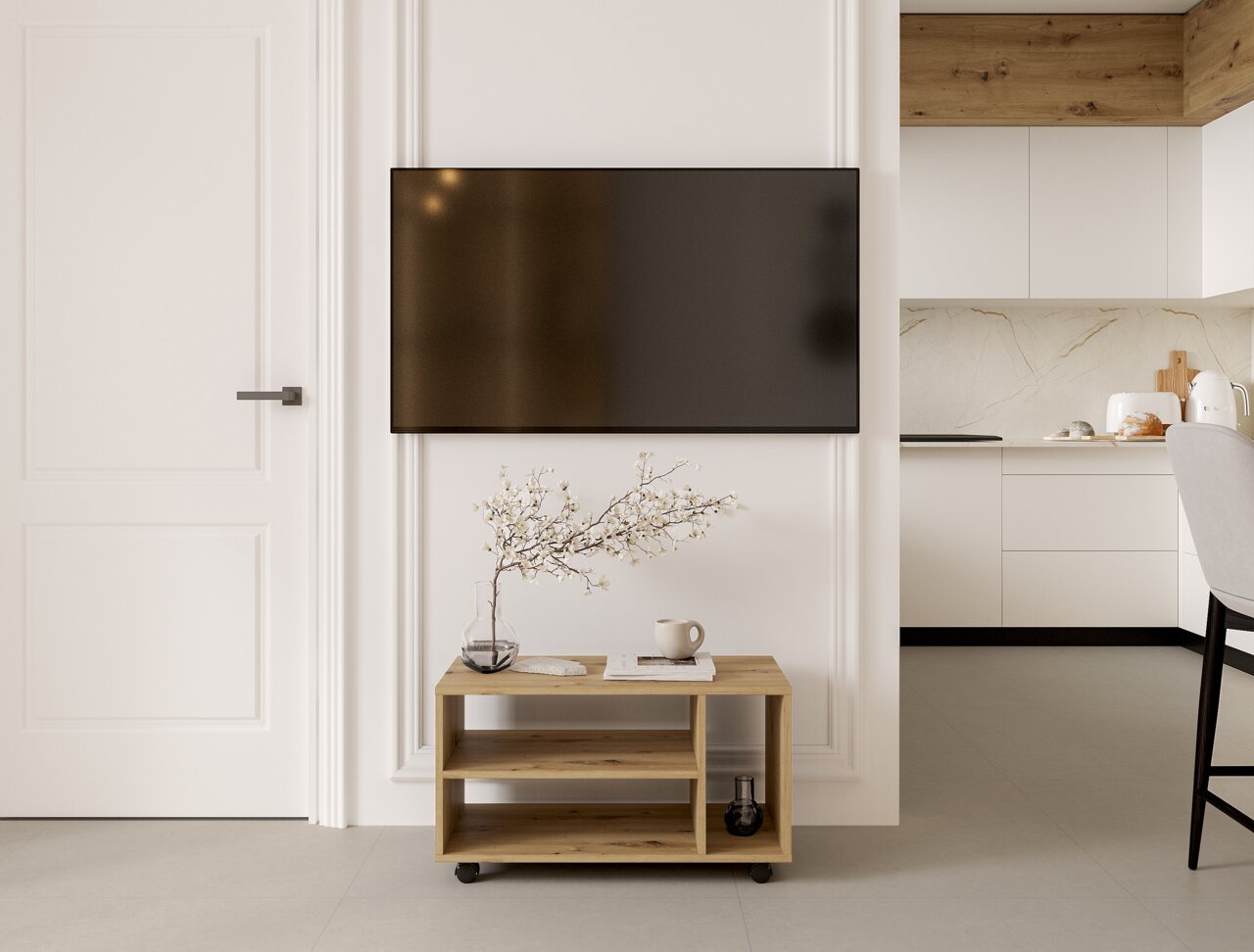 Moderne houten tv-roltafel met twee opbergvakken, versierd met een vaas en een kopje, in een stijlvolle woonkamer. Vooraanzicht.