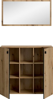 Holz-Sideboard mit geöffneten Lamellentüren und mehreren Fächern, Frontansicht