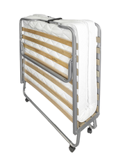 Gästebett mit weißer Matratze auf Metallrahmen, seitliche Perspektive