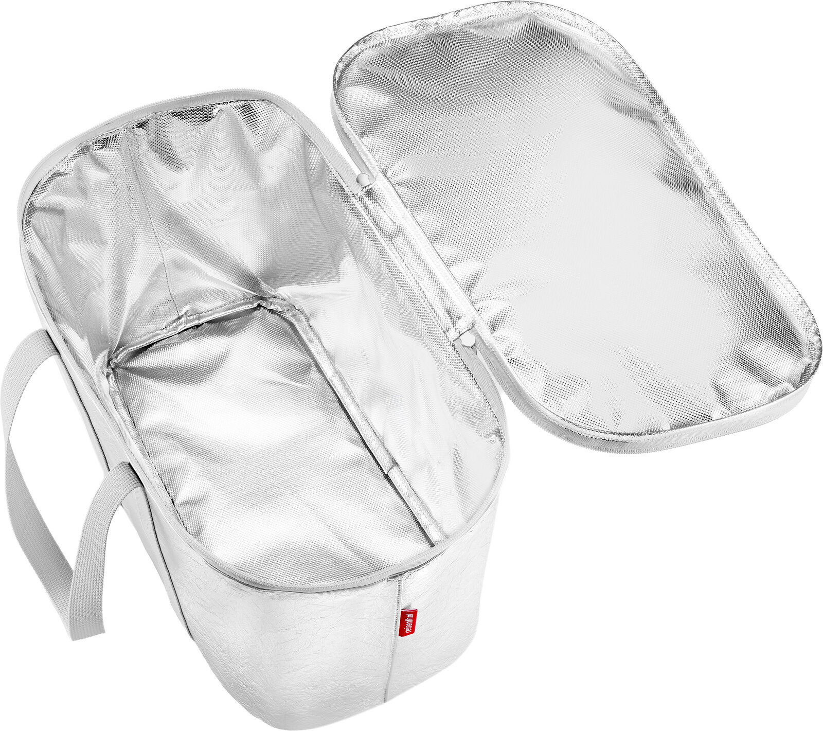 Offene, weiß-graue Kühltasche mit Reißverschluss und silberner Thermo-Innenisolierung, schräg von oben in die Tasche blickend