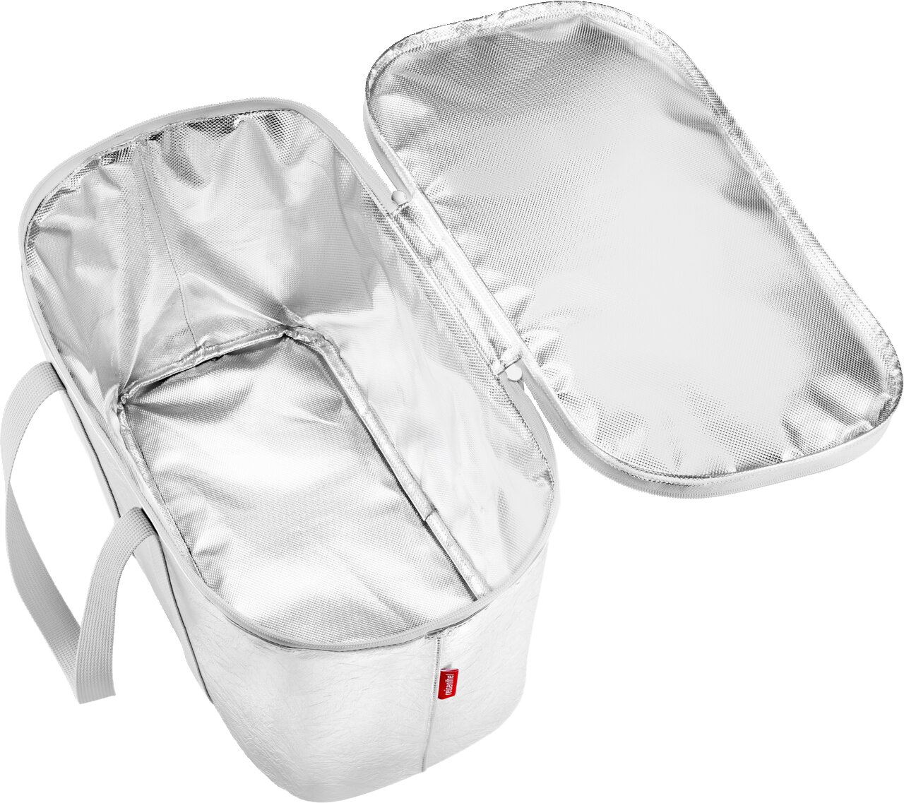 Offene, weiß-graue Kühltasche mit Reißverschluss und silberner Thermo-Innenisolierung, schräg von oben in die Tasche blickend