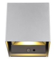 Silberne Akku Wandleuchte TALENT, Ansicht von vorne, mit warmem Lichtschein.