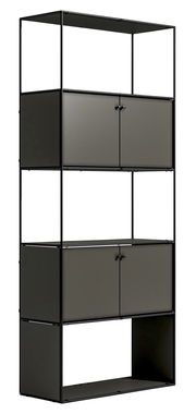 Modernes Aktenregal mit schwarzem Metallrahmen und grauen Türen, seitliche Perspektive