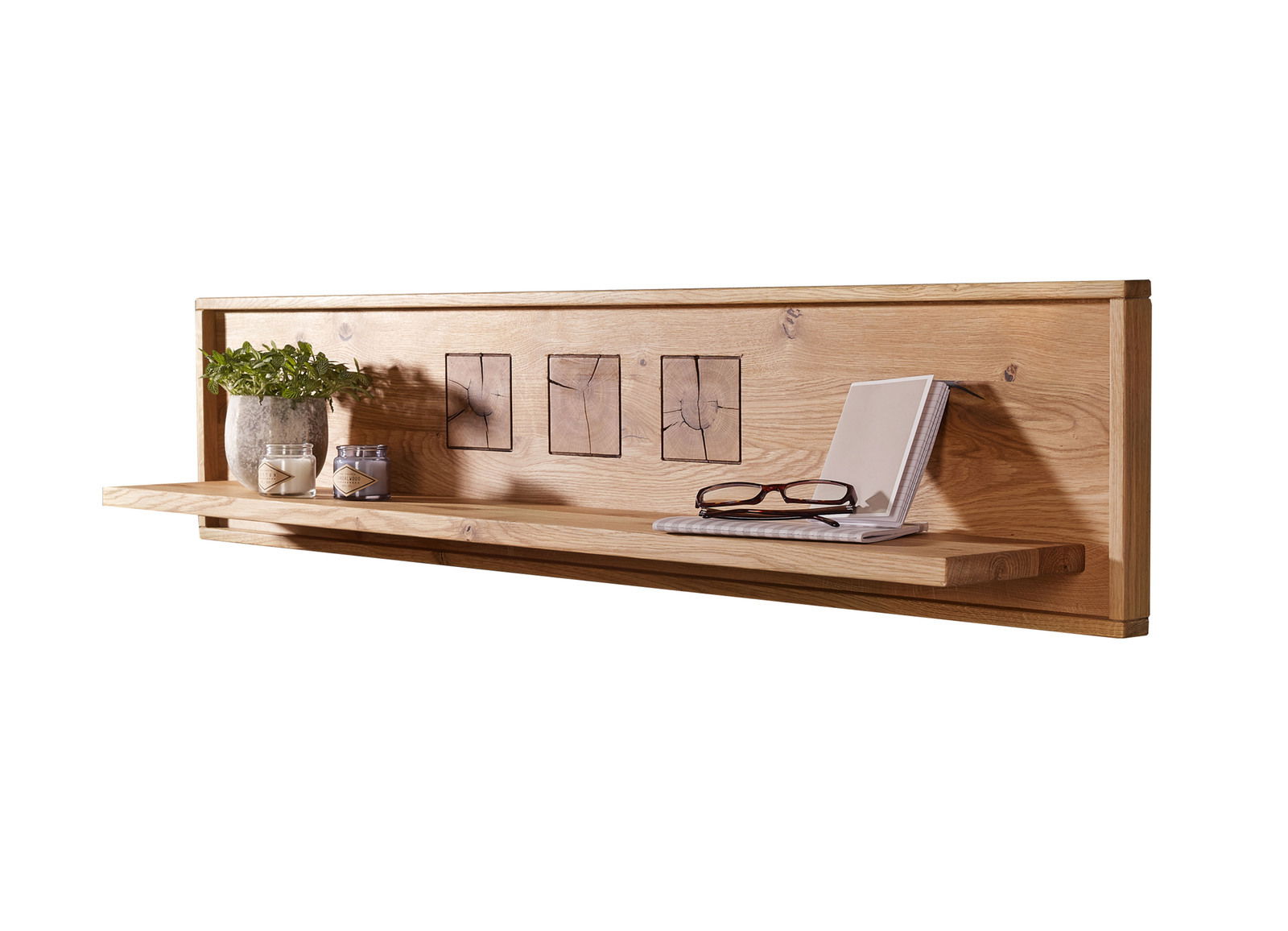 Holz-Wandboard MERAN mit dekorativen Elementen, seitliche Perspektive, mit Pflanzen und Accessoires dekoriert.