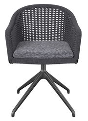 Moderner Armlehnstuhl mit geflochtener Rückenlehne und gepolstertem Sitz, frontal betrachtet