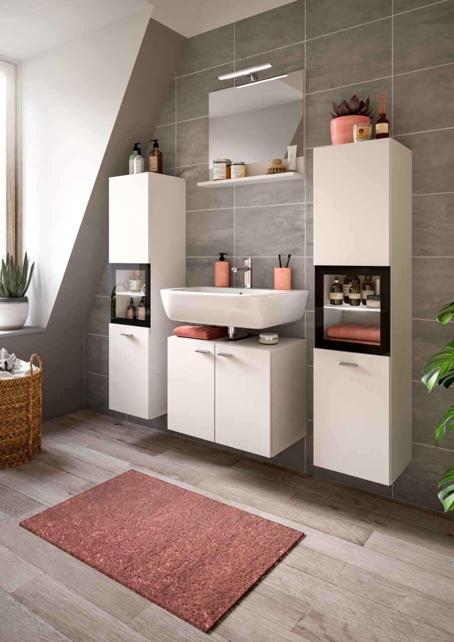 MID.YOU Badkombination BOSTON Moderne Badkombination BOSTON mit zwei hohen Schränken, Waschbecken und Spiegel, aus der Perspektive von vorne betrachtet.