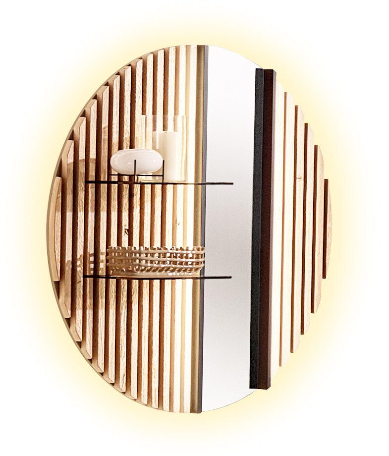 Ovaal hangpaneel met houten lamellen en glazen plank, zijaanzicht