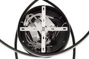 Innenansicht einer LED-Deckenleuchte mit sichtbaren Kabeln und elektronischen Komponenten, von unten betrachtet.