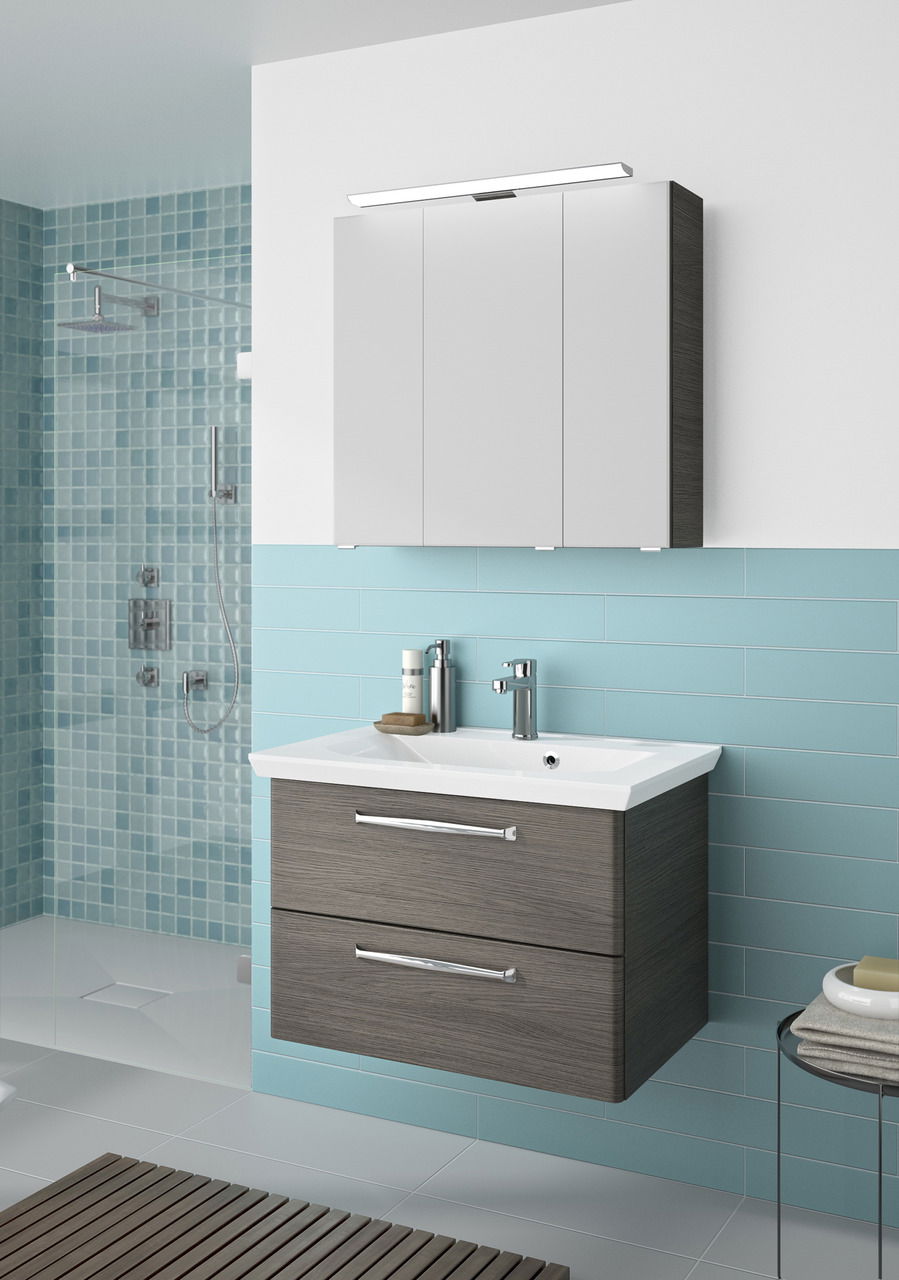 Moderner Badblock mit Waschbecken und Spiegelschrank, seitliche Perspektive