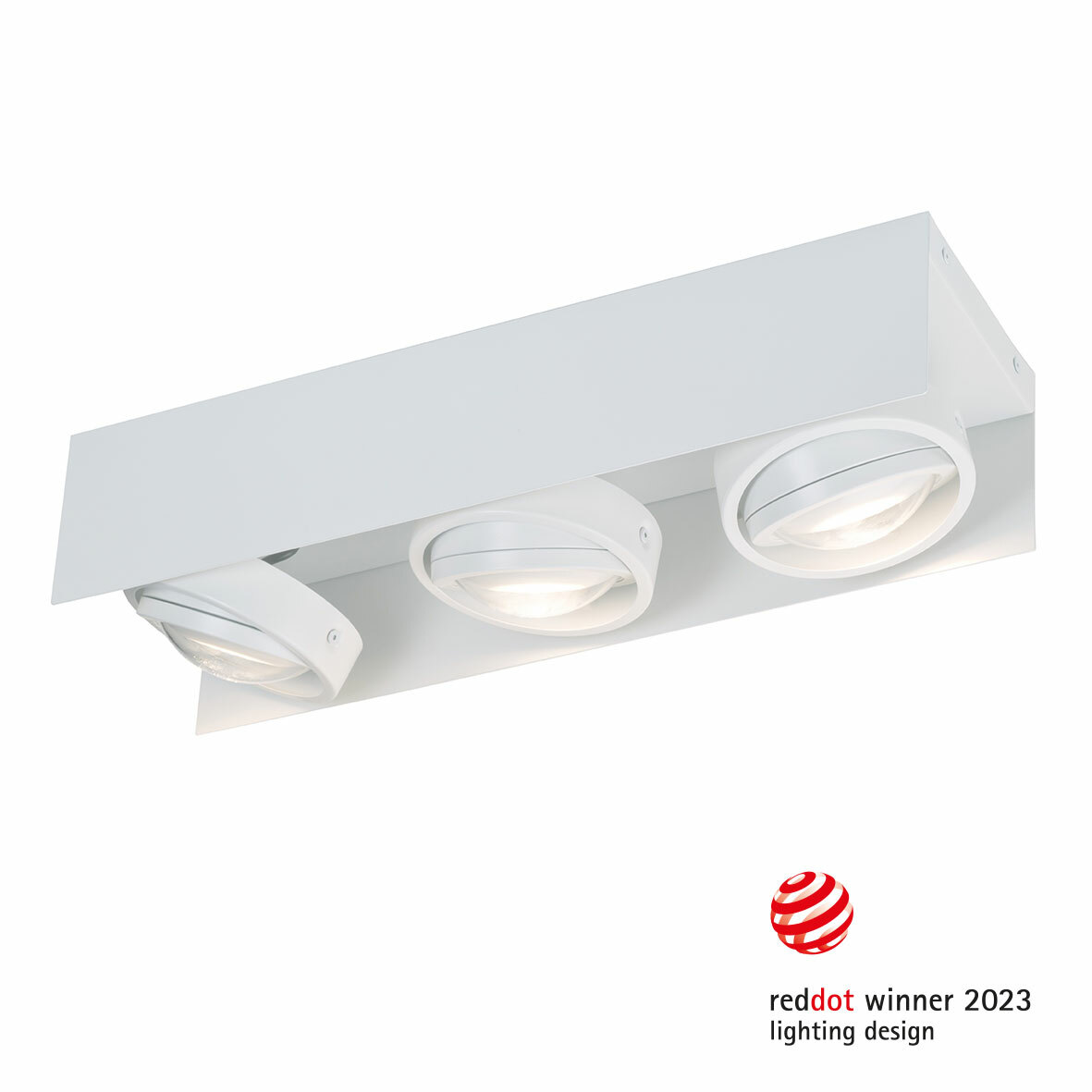 LED Aufbauleuchte mit drei verstellbaren Strahlern, seitliche Perspektive, ausgezeichnet mit dem Red Dot Award 2023.