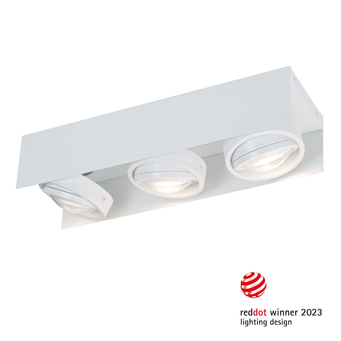 LED Aufbauleuchte mit drei verstellbaren Strahlern, seitliche Perspektive, ausgezeichnet mit dem Red Dot Award 2023.
