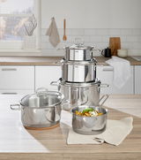 Topfset Alicante 5-tlg aus Edelstahl in moderner Küche, seitliche Perspektive