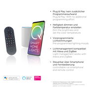 Smart Home Beleuchtungssystem mit Fernbedienung, Smartphone und Lautsprecher, perspektivisch von vorne gezeigt.